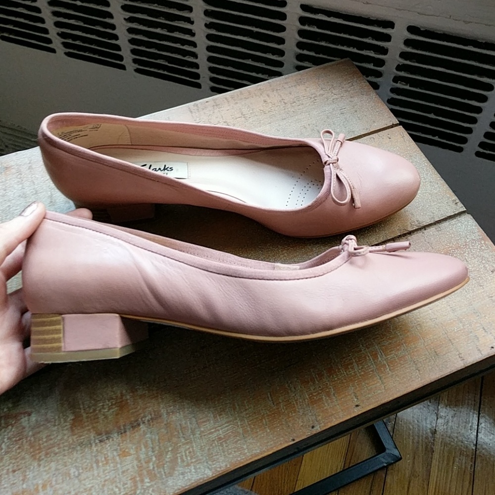 Clarks dusty rose heeled ballet "Eliberry Isla"